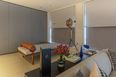 Roller Blind Systems, SG 4960, Multiscreen 1-10%, Centre Point, London, United Kingdom, Recess