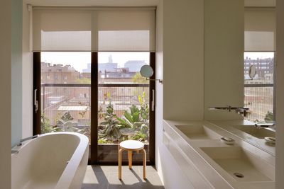 Roller Blind Systems, SG 4910, Multiscreen 1-10%, Room shot "Bateman's Row Penthouse Apartment", London, United Kingdom